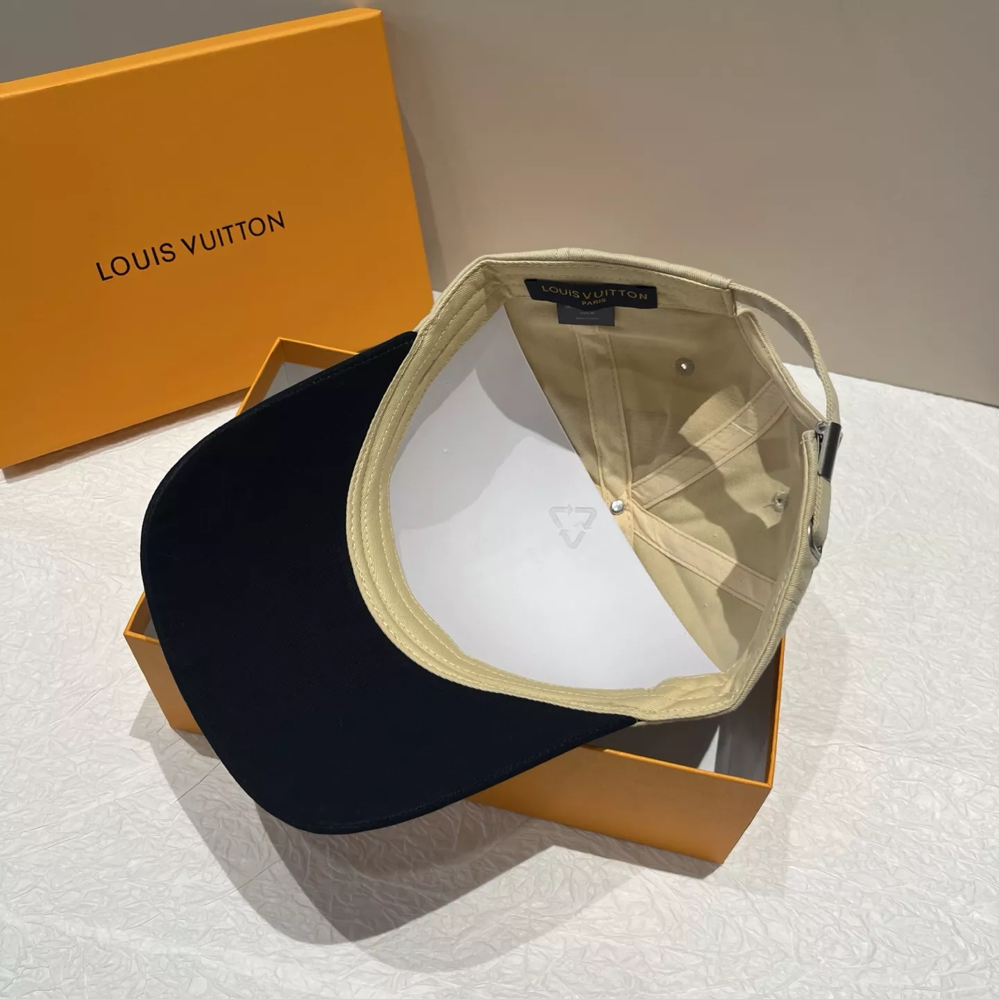 Sophisticated 6766 Louis Vuitton LV Caps