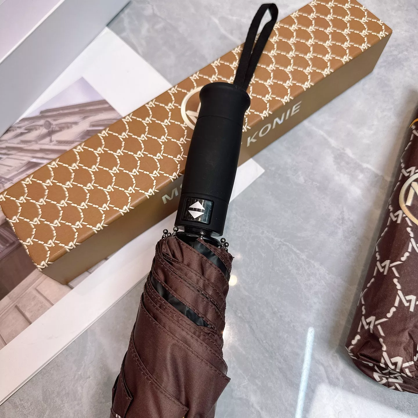 Sophisticated 6928 Michael Kors Umbrellas