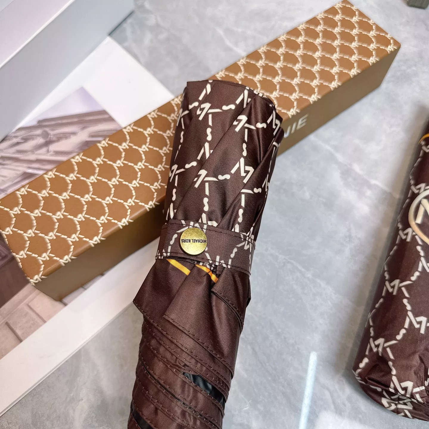 Sophisticated 6928 Michael Kors Umbrellas
