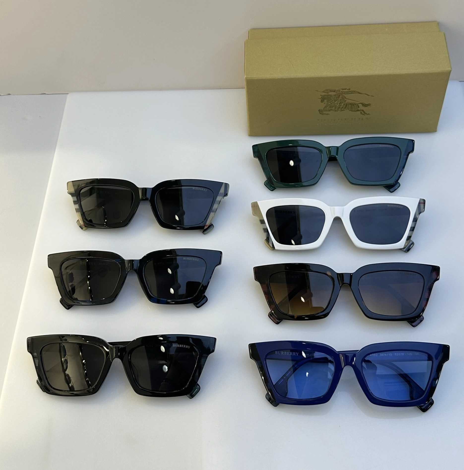 Sophisticated 7073 Burberry AAA Quality Sunglasses