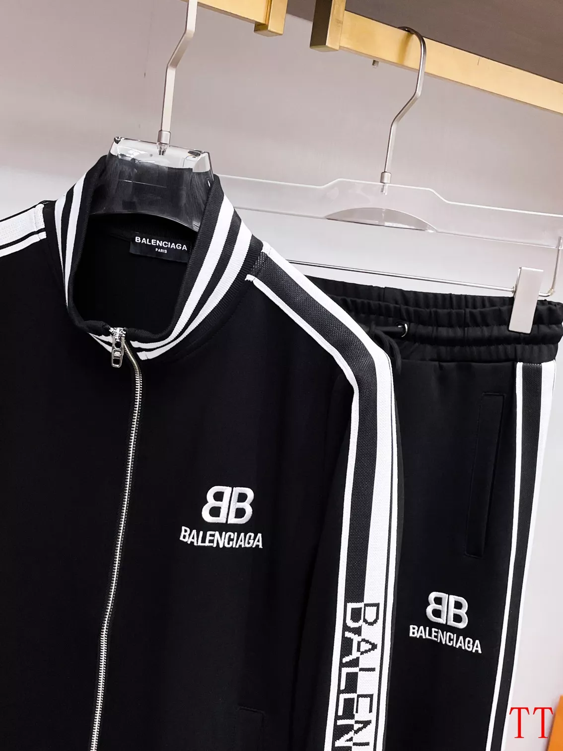 Sophisticated 7261 Balenciaga Fashion Tracksuits Long Sleeved For Men
