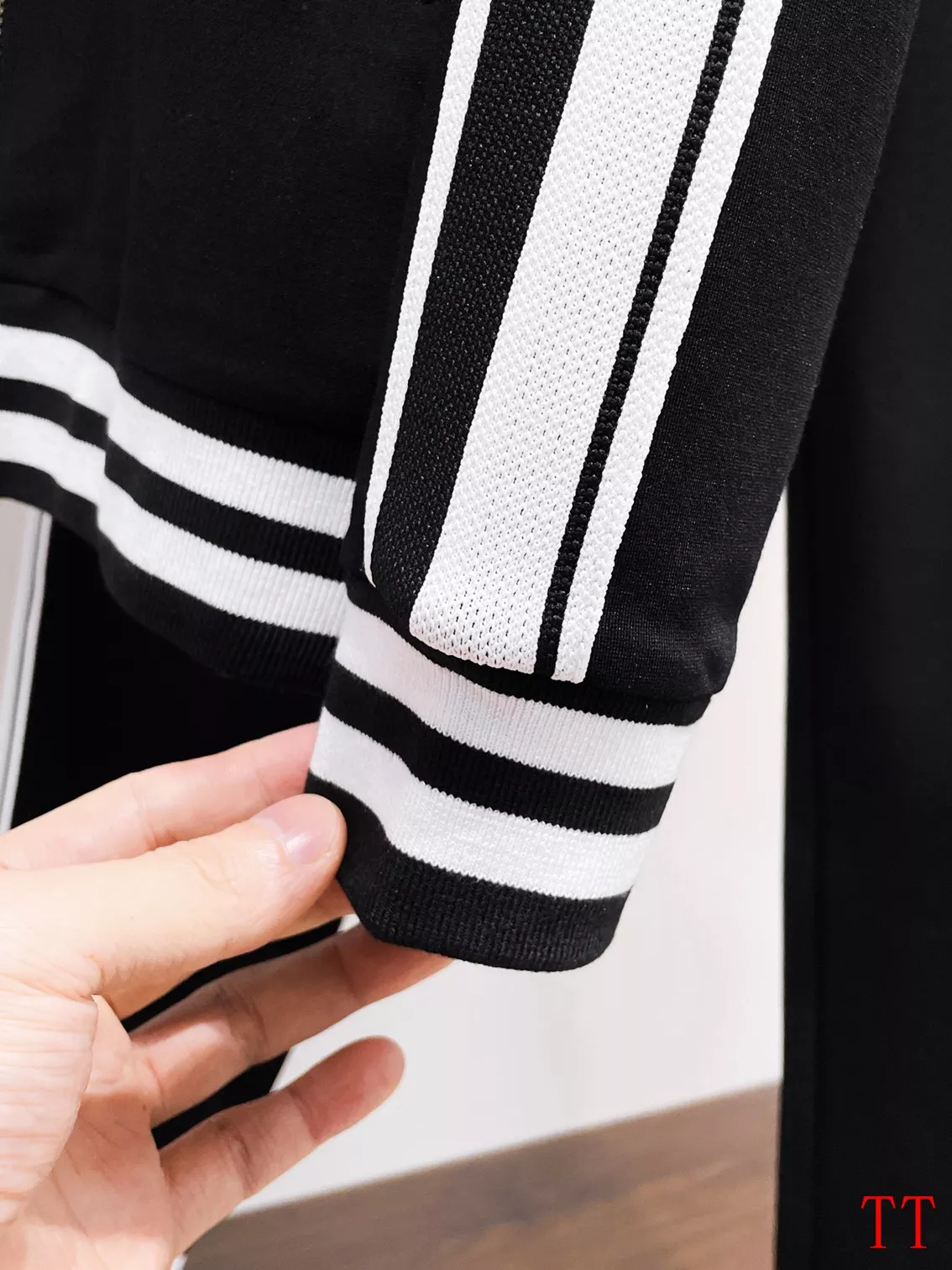 Sophisticated 7261 Balenciaga Fashion Tracksuits Long Sleeved For Men