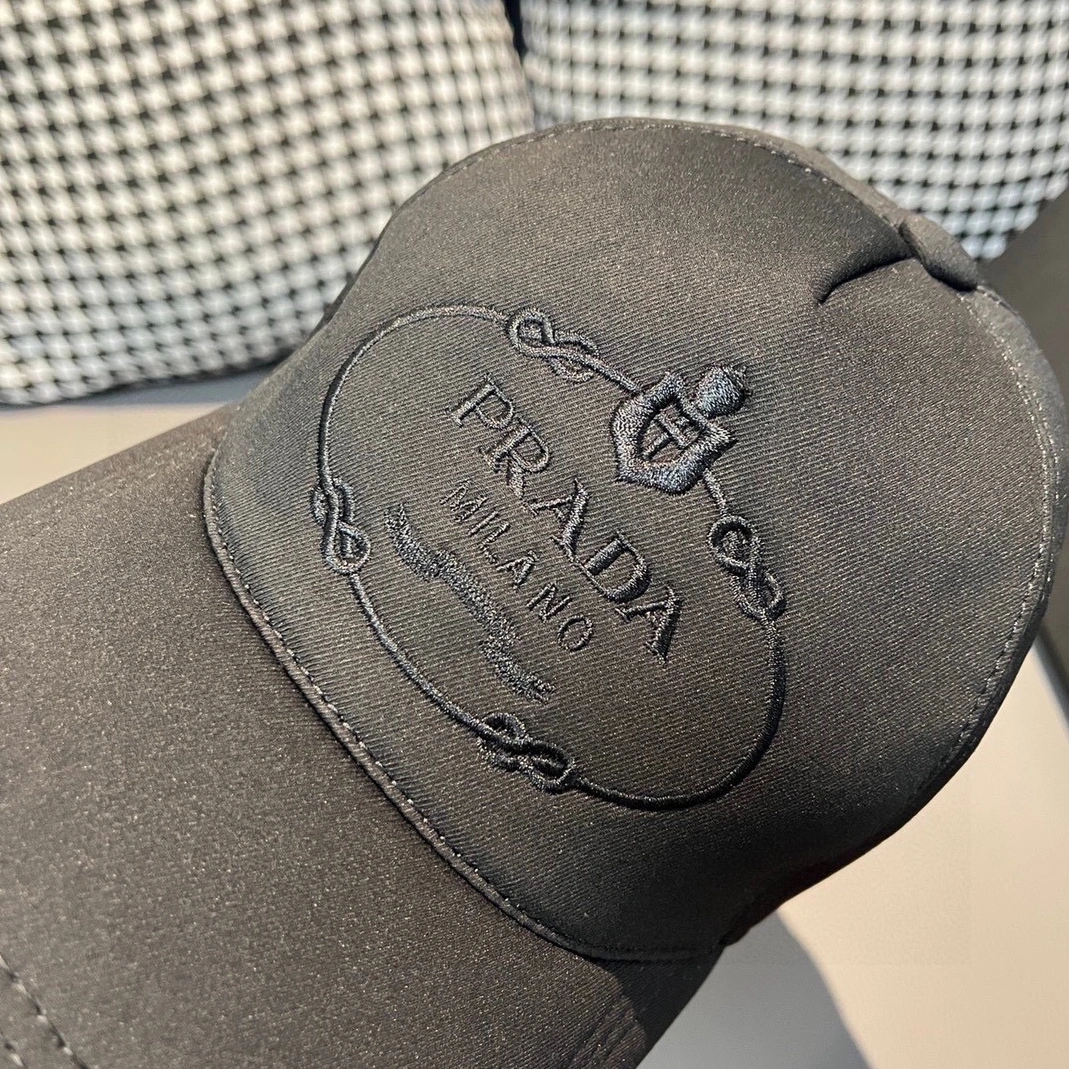 Sophisticated 7736 Prada Caps