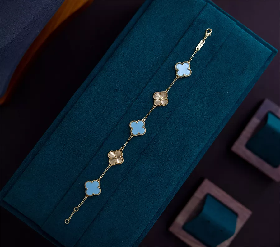 Sophisticated 7910 Van Cleef & Arpels Bracelets For Women