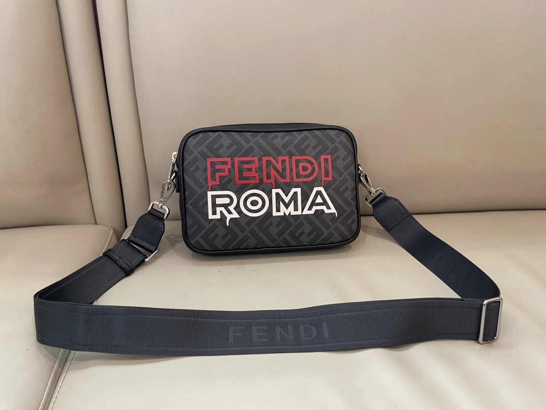 Sophisticated 7931 Fendi AAA Man Messenger Bags