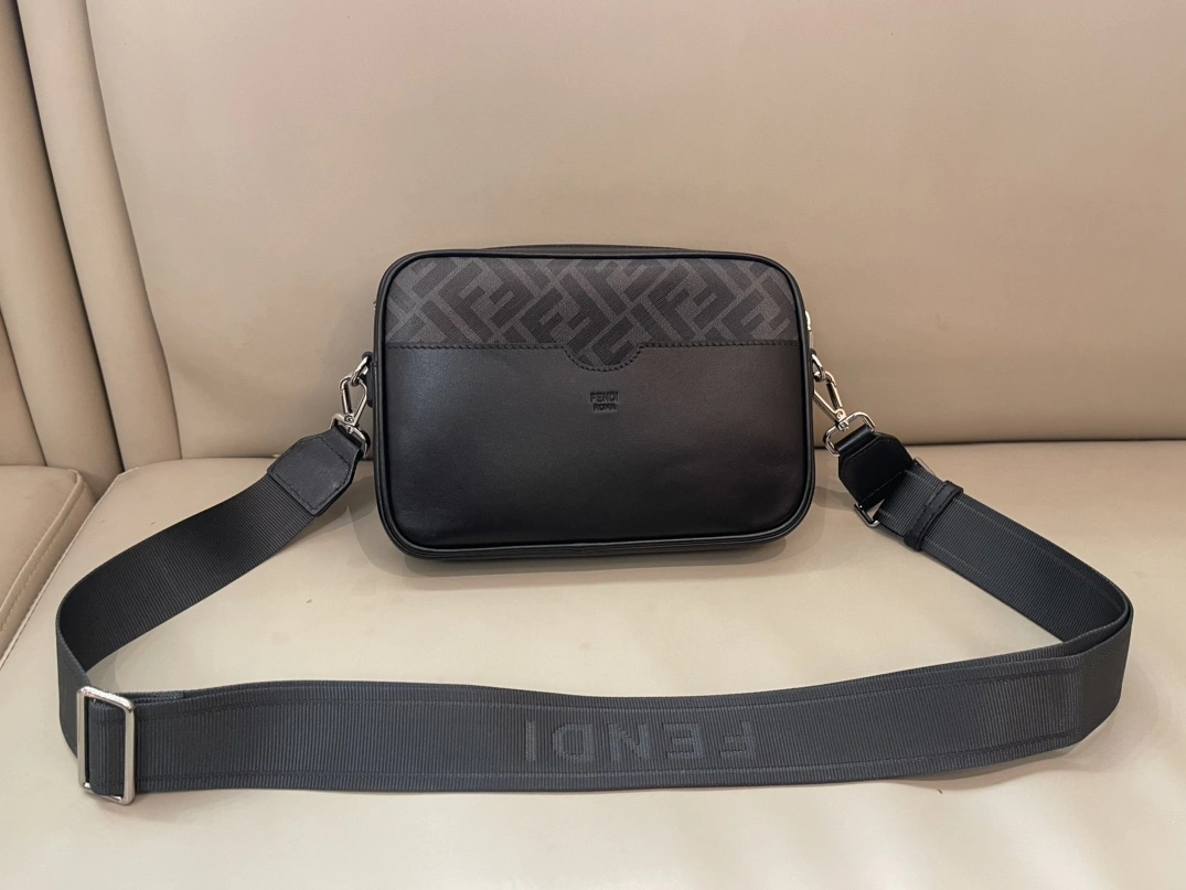 Sophisticated 7931 Fendi AAA Man Messenger Bags
