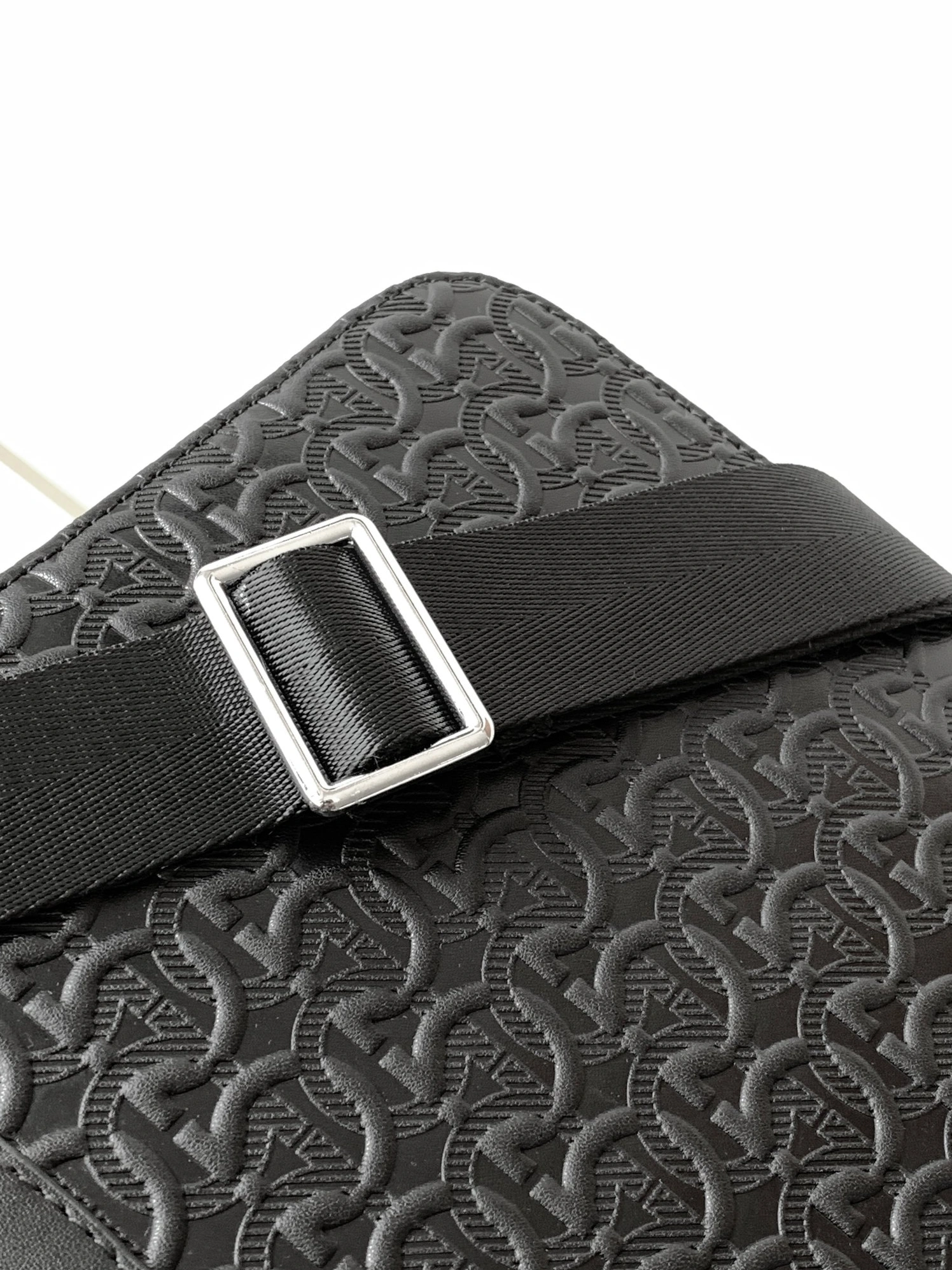 Sophisticated 8056 Salvatore Ferragamo AAA Man Messenger Bags