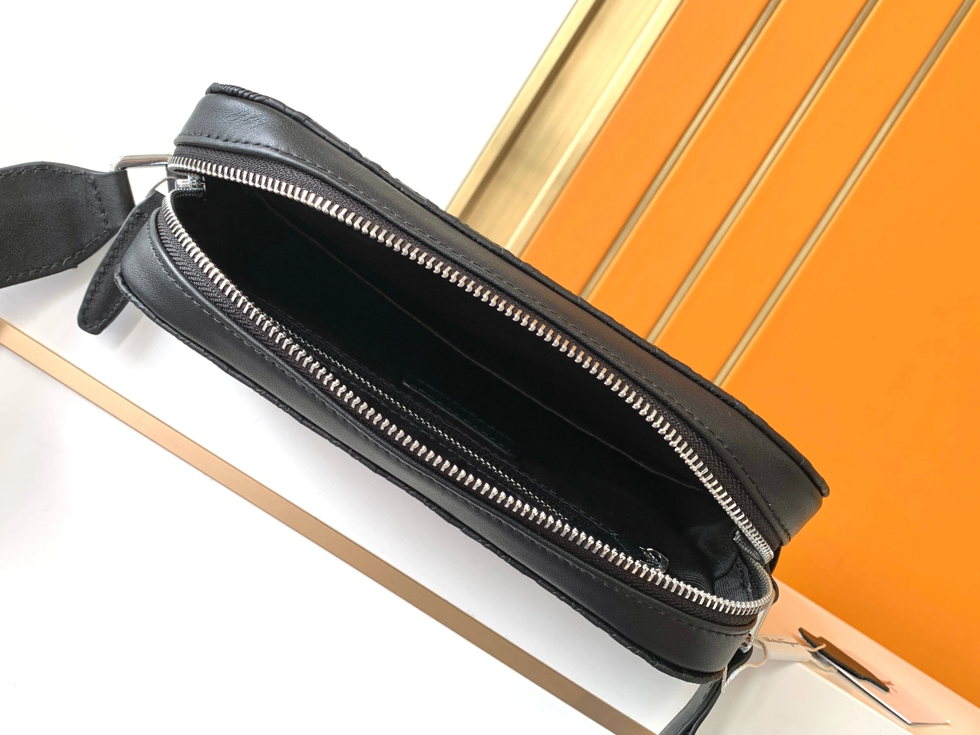 Sophisticated 8056 Salvatore Ferragamo AAA Man Messenger Bags