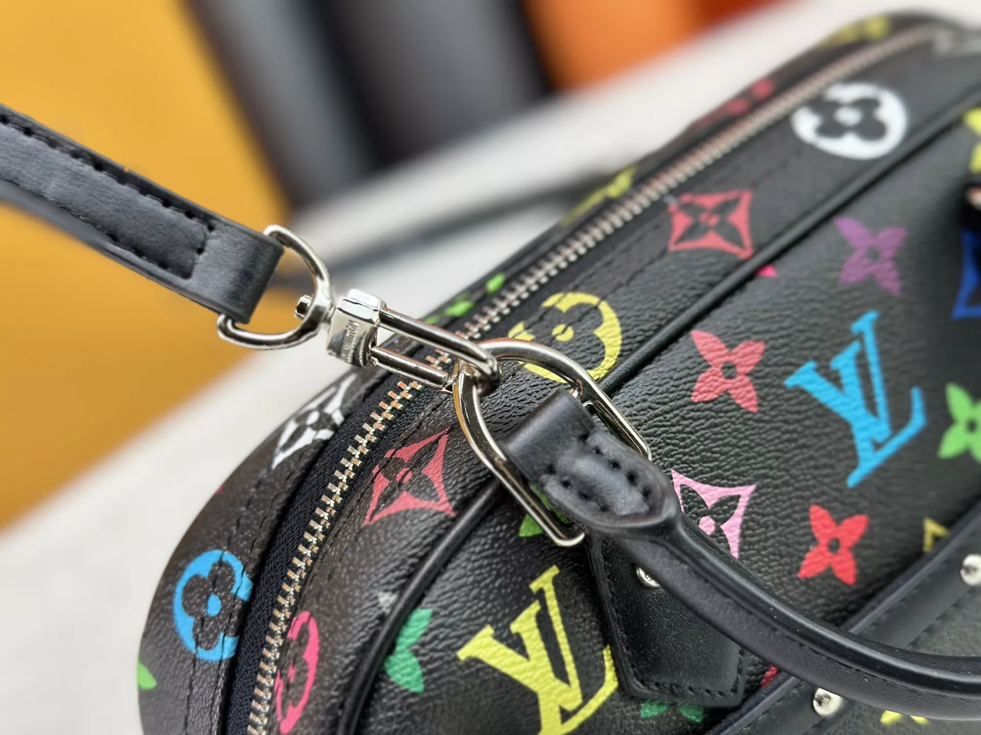 Sophisticated 8062 Louis Vuitton AAA Quality Handbags For Women