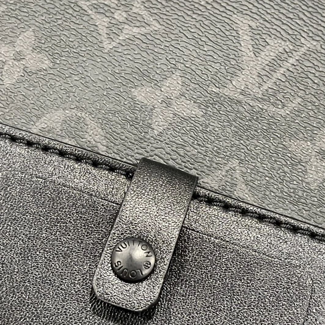 Sophisticated 8065 Louis Vuitton AAA Man Messenger Bags