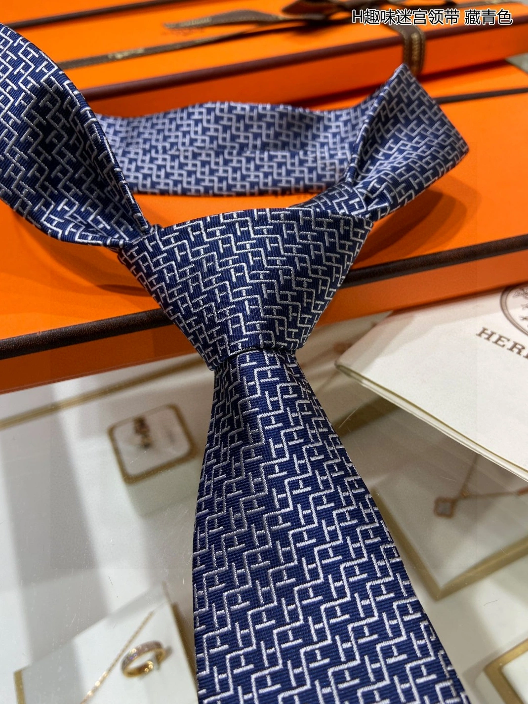 Sophisticated 8072 Hermes Necktie For Men