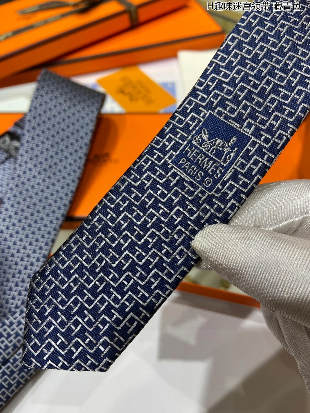 Sophisticated 8072 Hermes Necktie For Men