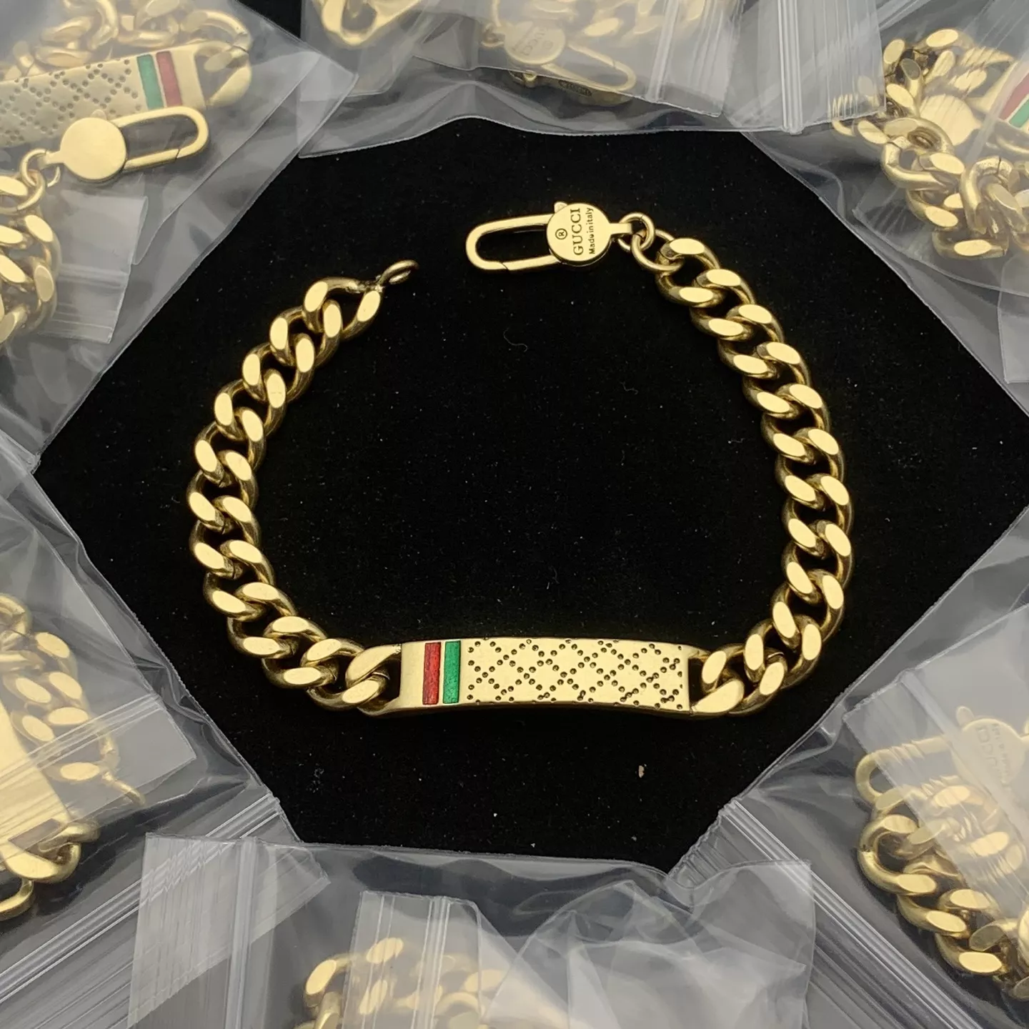 Sophisticated 8123 Gucci Bracelets