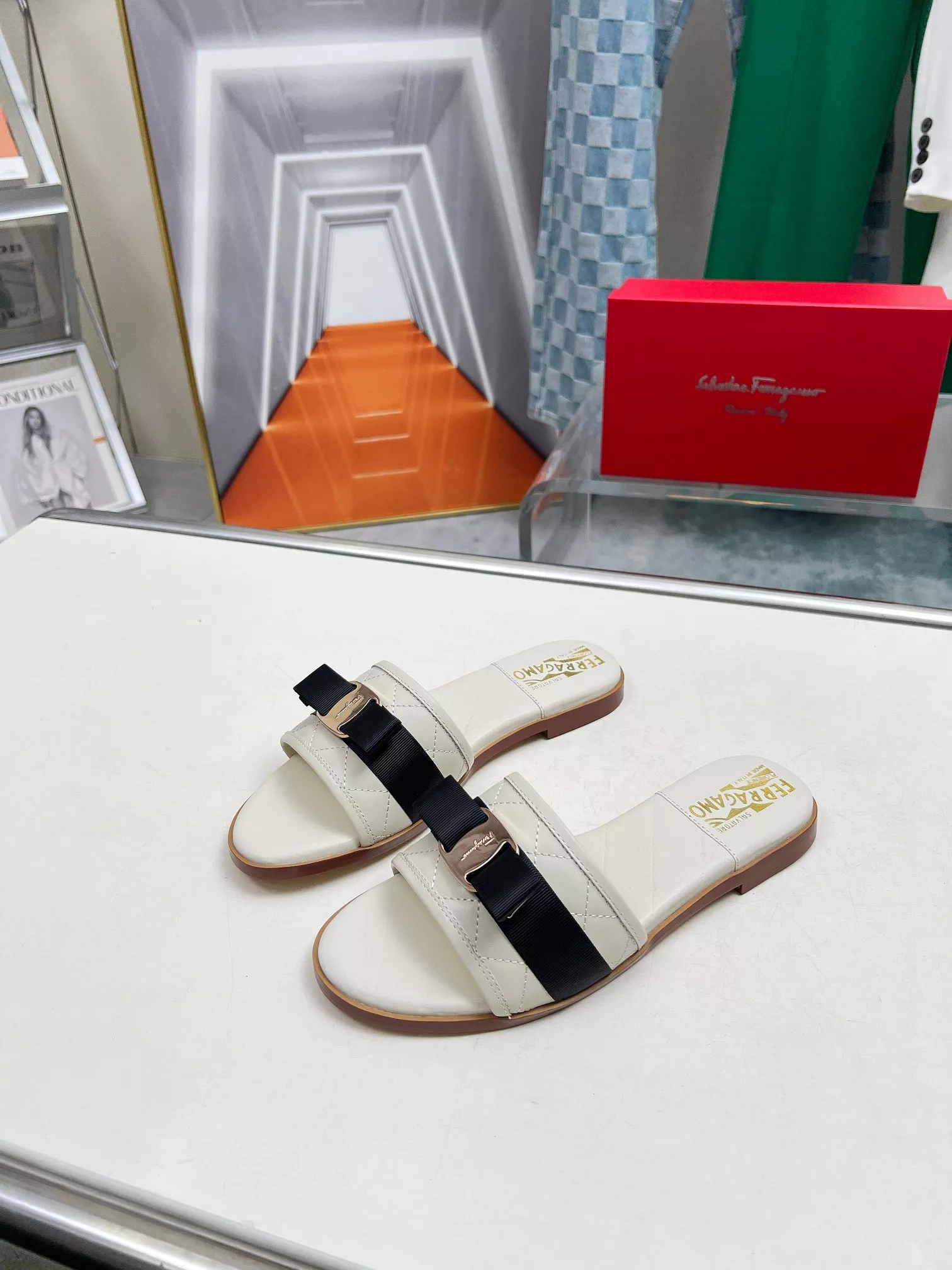 Sophisticated 8128 Salvatore Ferragamo Slippers For Women
