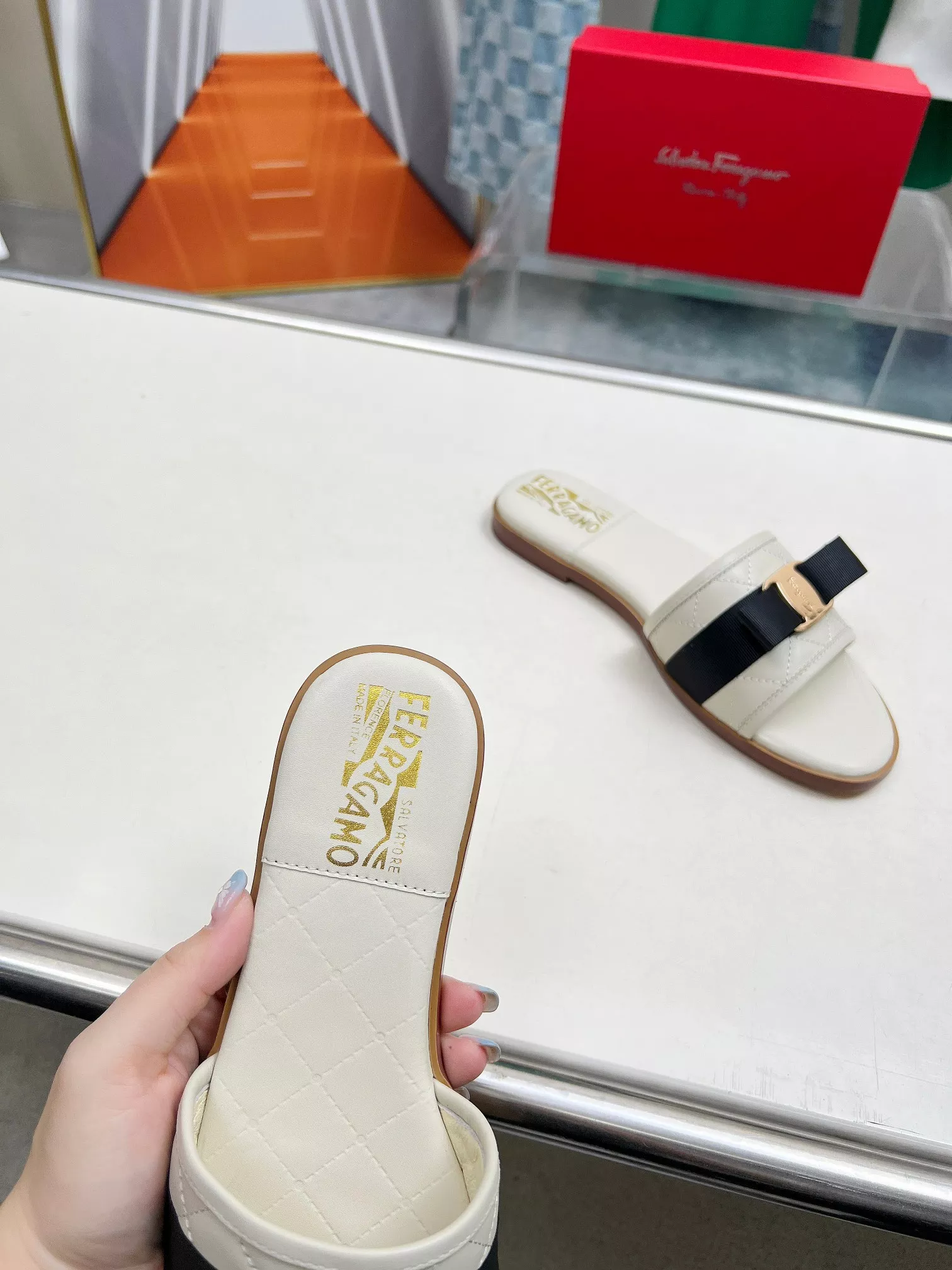 Sophisticated 8128 Salvatore Ferragamo Slippers For Women