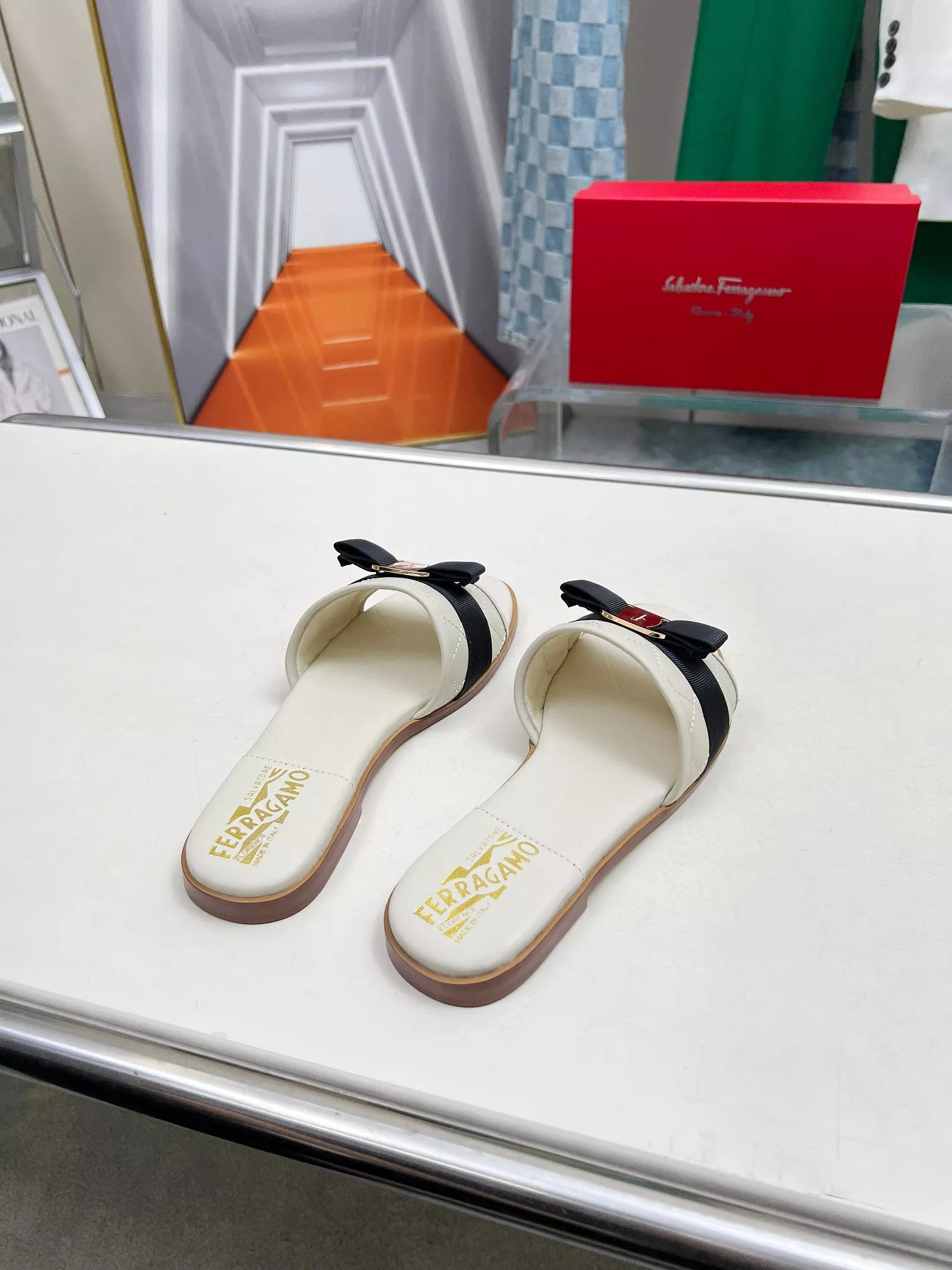 Sophisticated 8128 Salvatore Ferragamo Slippers For Women