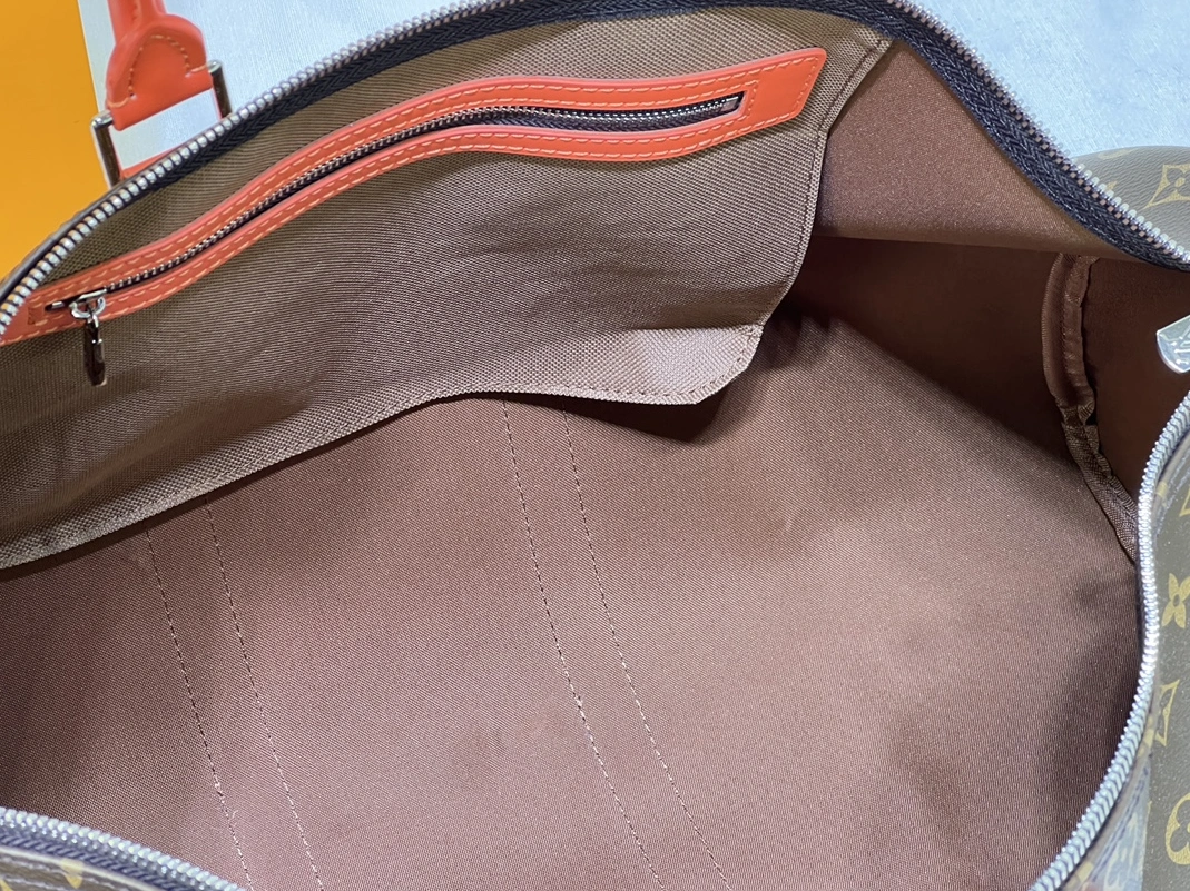 Sophisticated 8214 Louis Vuitton Travel Bags