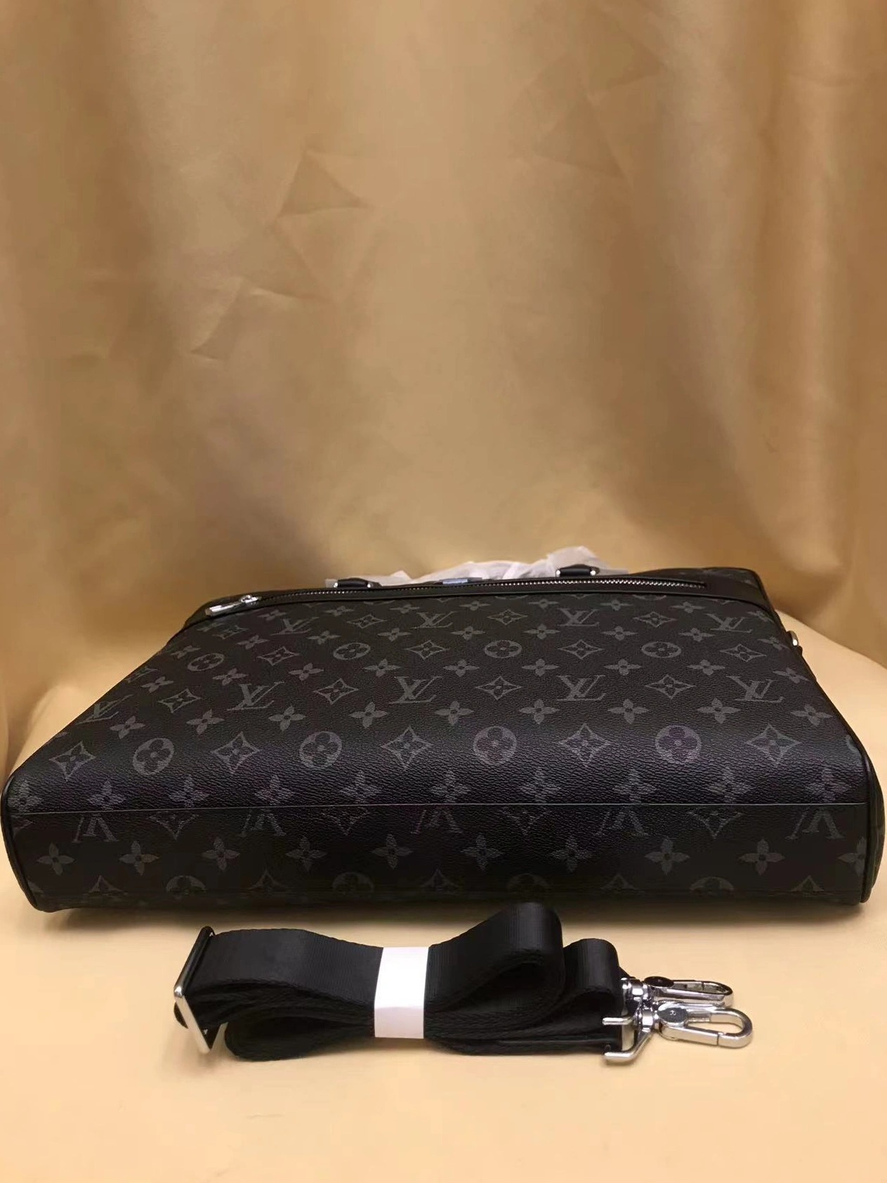Sophisticated 8404 Louis Vuitton AAA Man Handbags