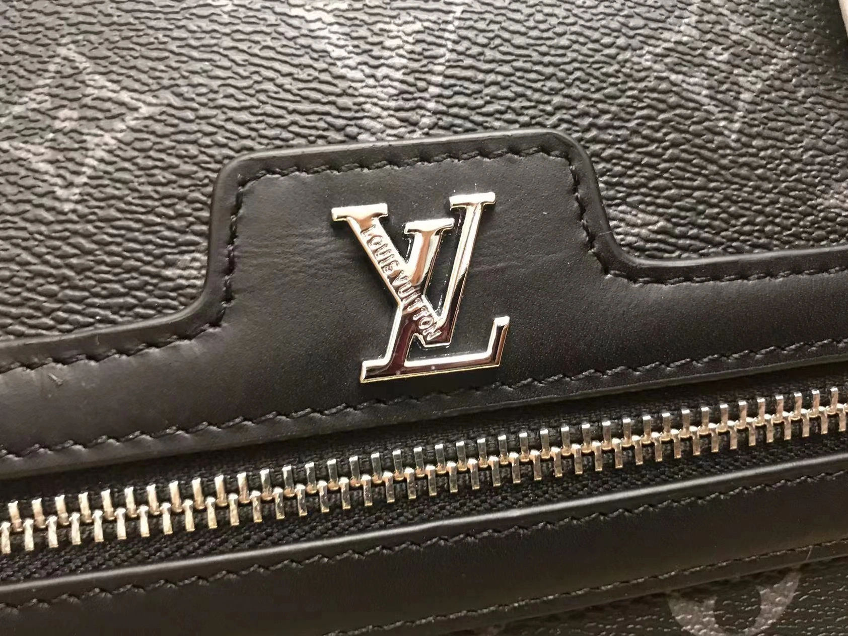 Sophisticated 8404 Louis Vuitton AAA Man Handbags