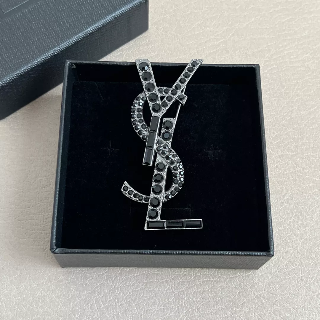 Sophisticated 848 Yves Saint Laurent Brooches For Women
