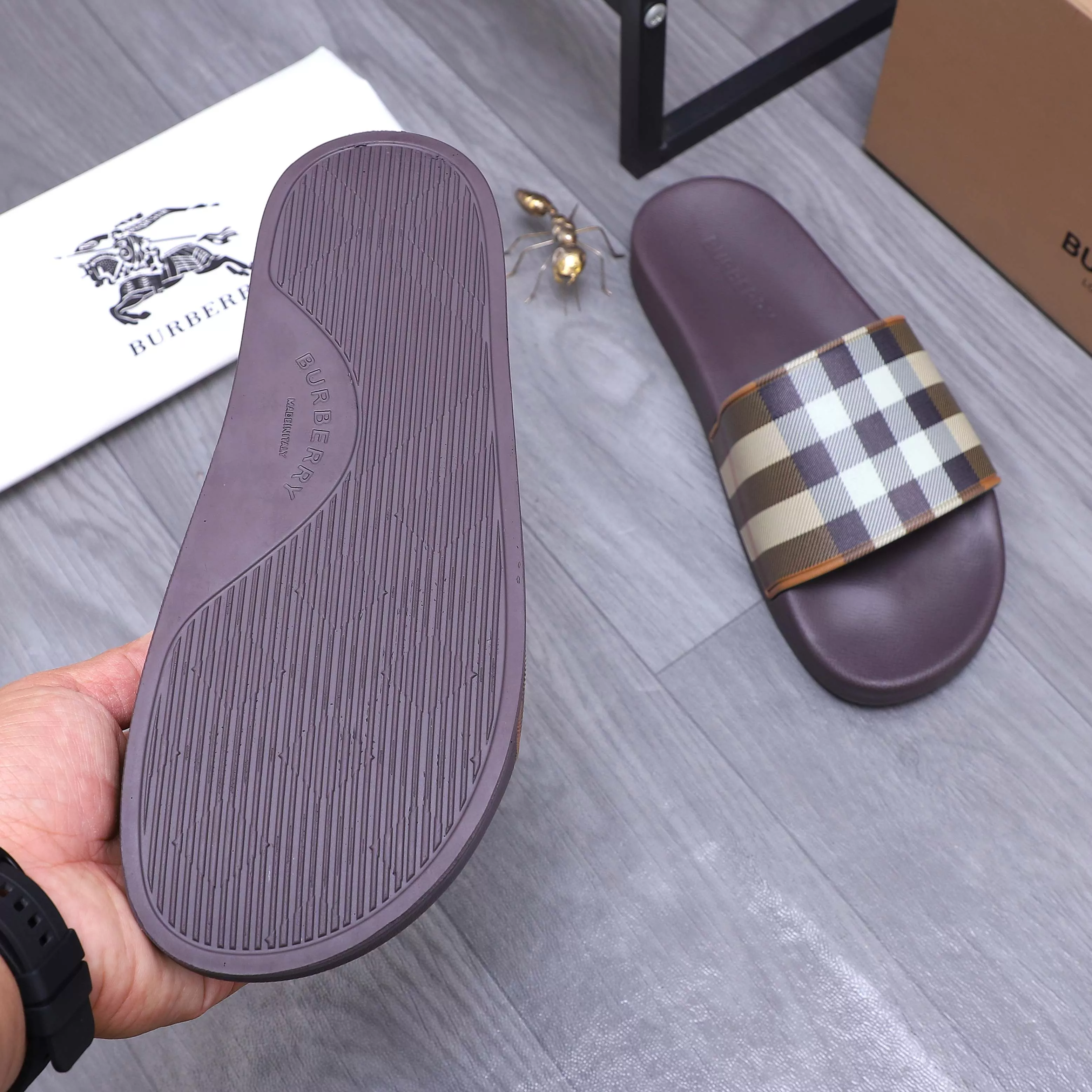 Sophisticated 8622 Burberry Slippers For Men