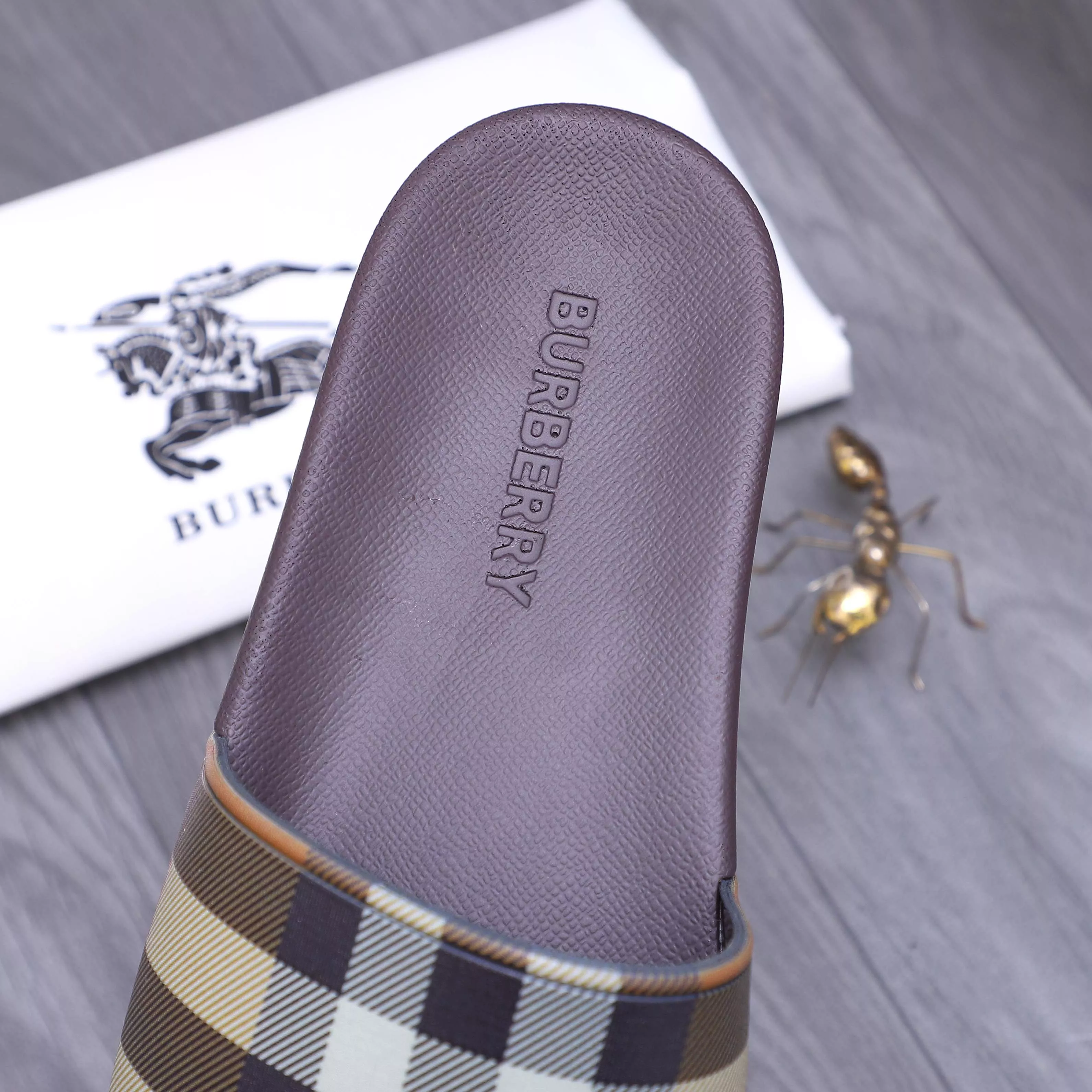 Sophisticated 8622 Burberry Slippers For Men