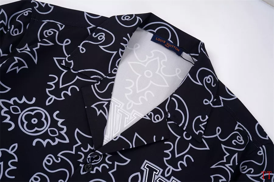 Sophisticated 8639 Louis Vuitton LV Tracksuits Short Sleeved For Men