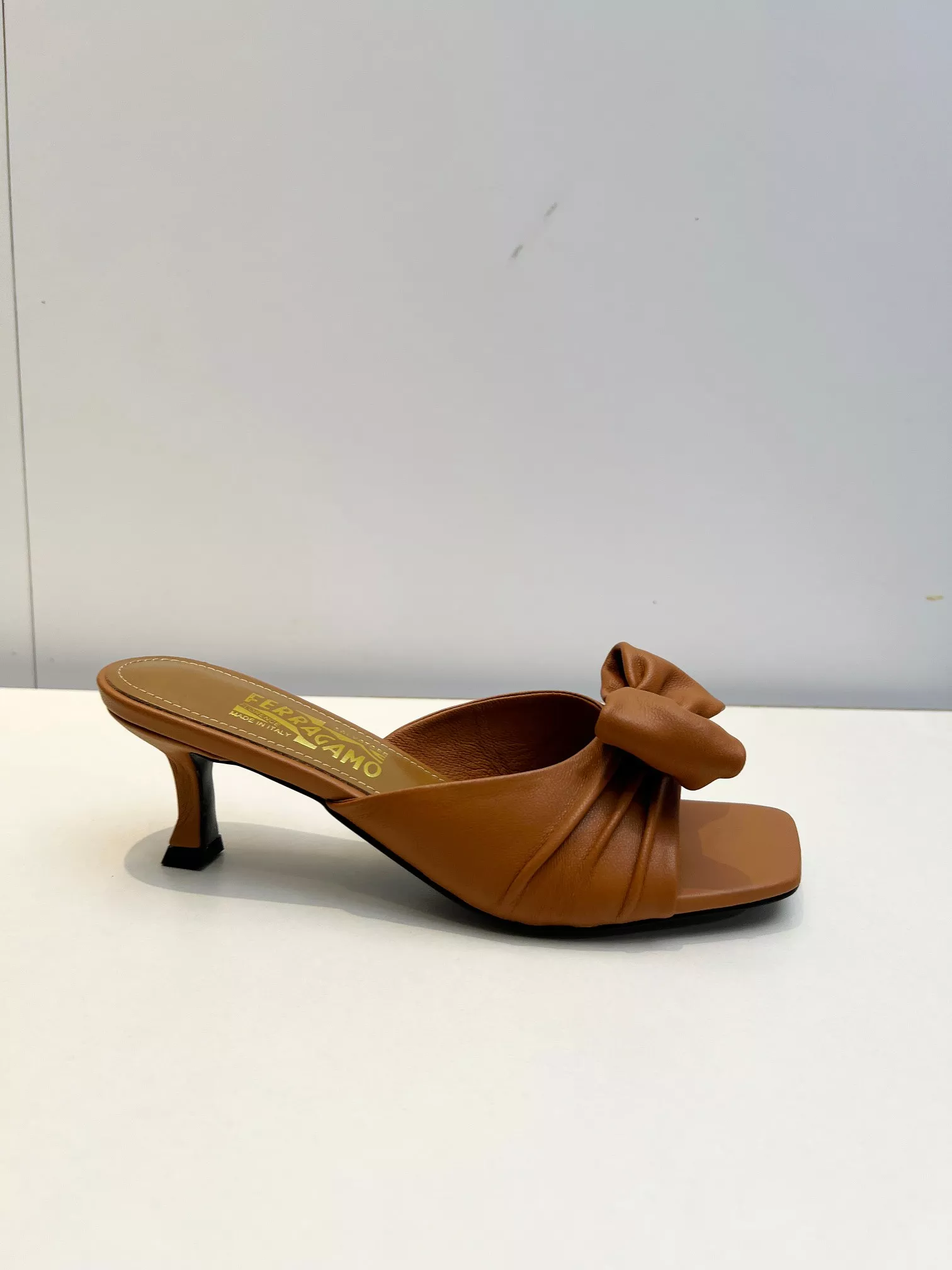 Sophisticated 8837 Salvatore Ferragamo Slippers For Women