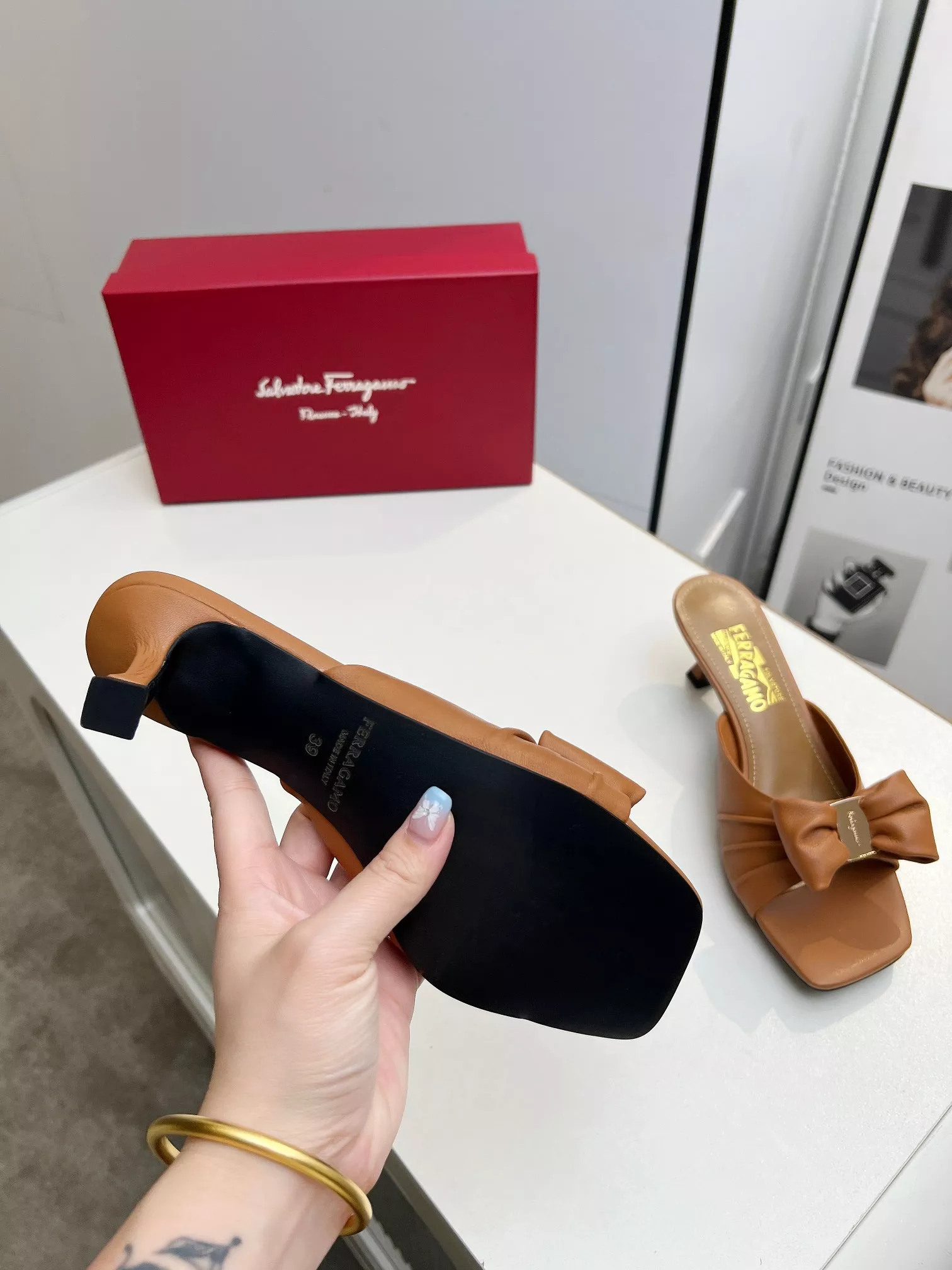 Sophisticated 8837 Salvatore Ferragamo Slippers For Women