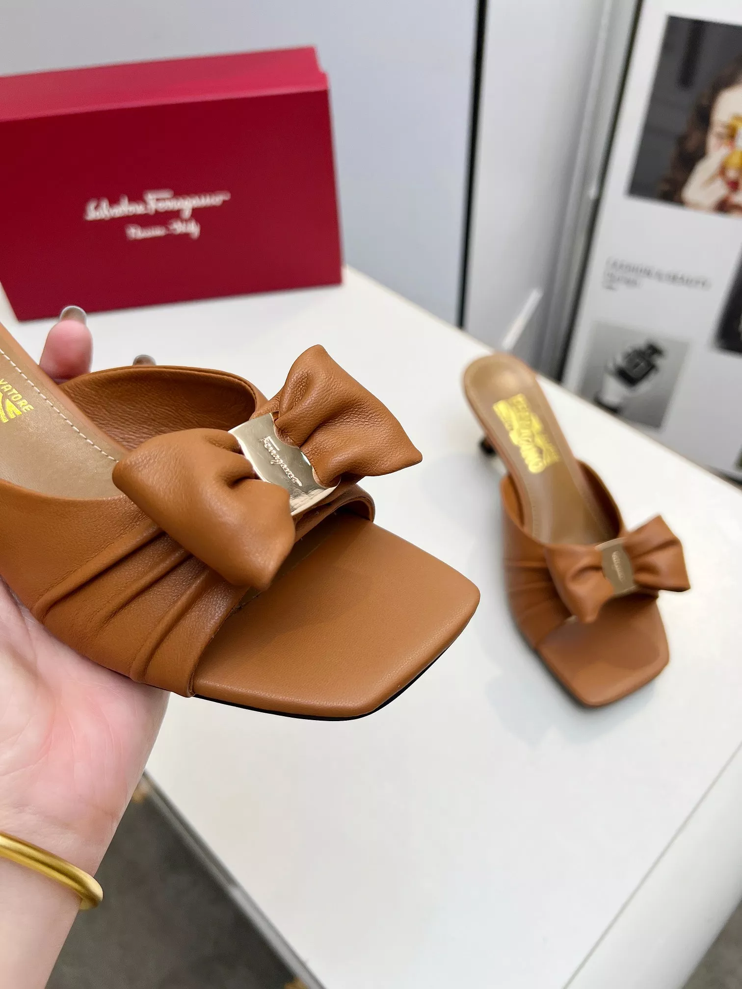 Sophisticated 8837 Salvatore Ferragamo Slippers For Women