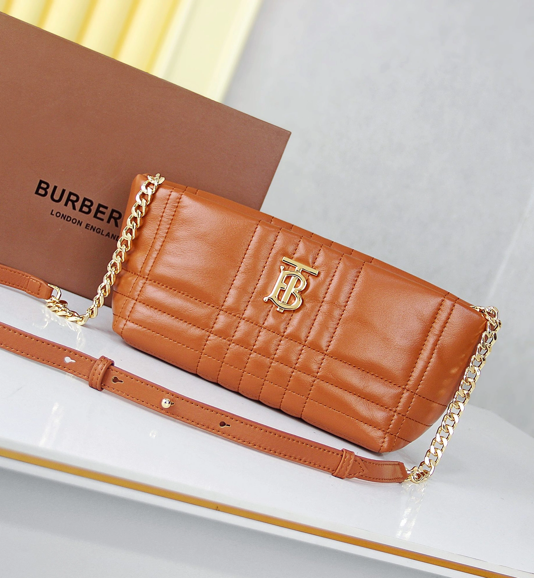 Sophisticated 8911 Burberry AAA Quality Messenger Bags For Women