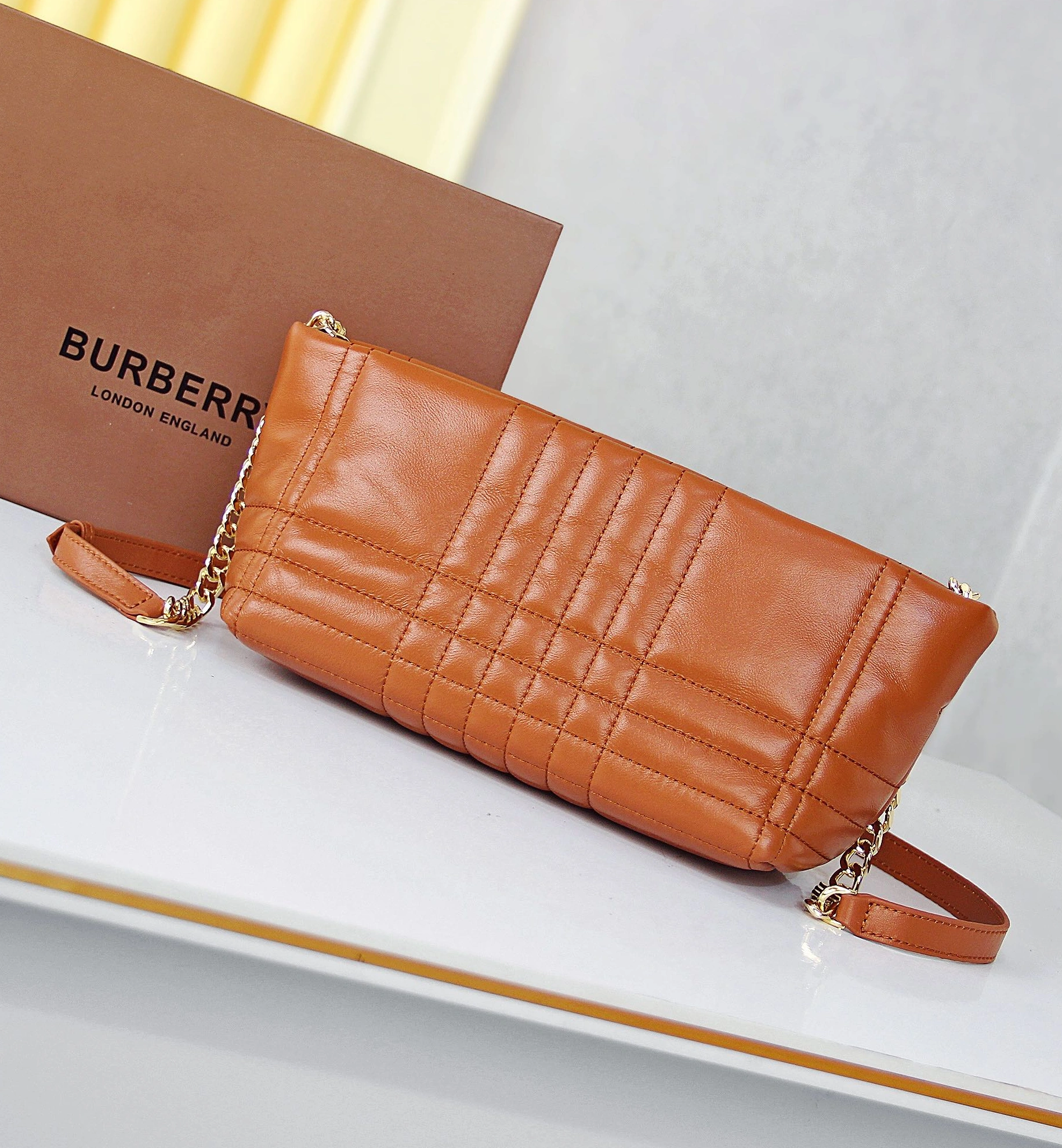 Sophisticated 8911 Burberry AAA Quality Messenger Bags For Women