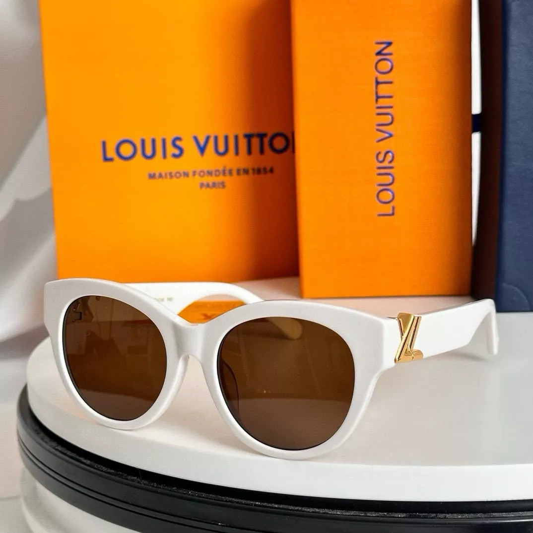 Sophisticated 8916 Louis Vuitton AAA Quality Sunglasses