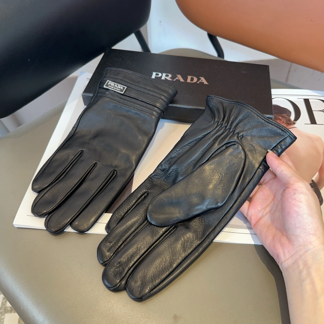 Sophisticated 9070 Prada Gloves For Men