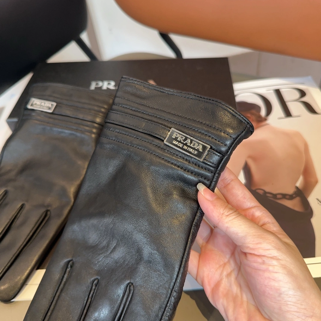 Sophisticated 9070 Prada Gloves For Men