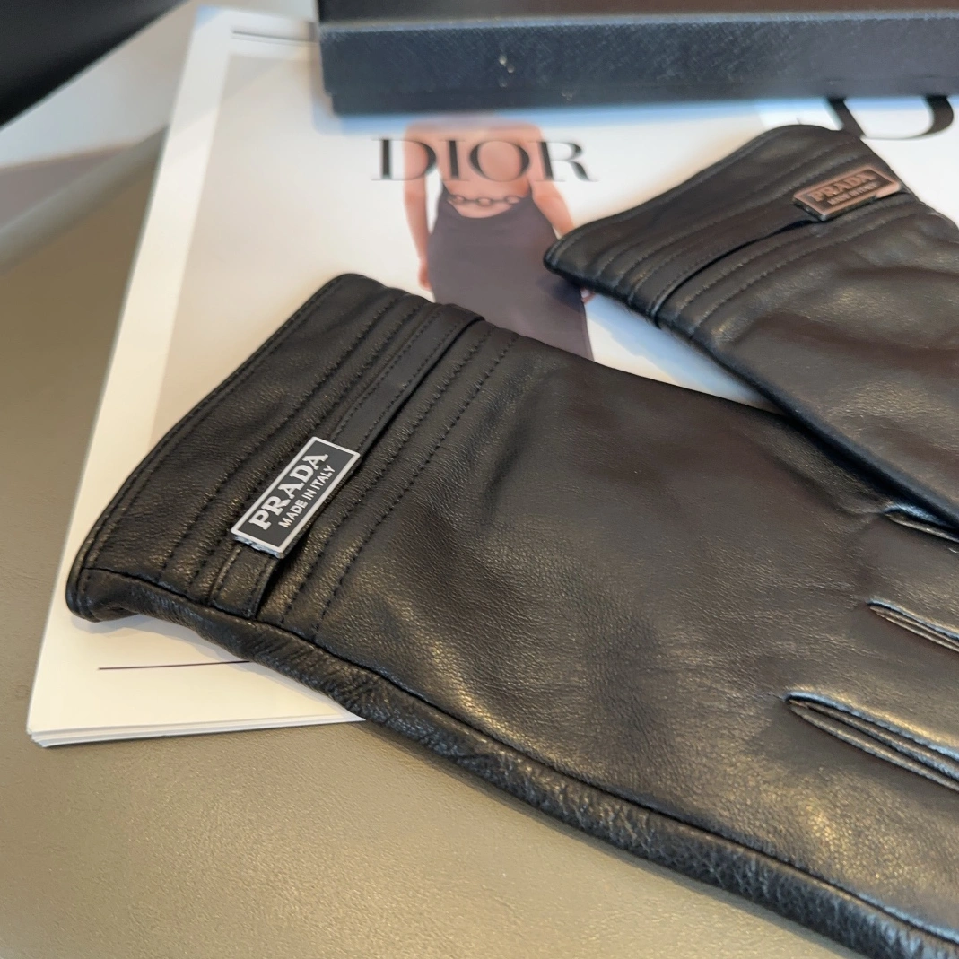 Sophisticated 9070 Prada Gloves For Men