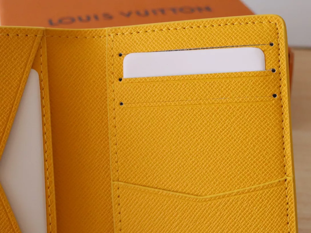 Sophisticated 9165 Louis Vuitton LV Card Case For Women