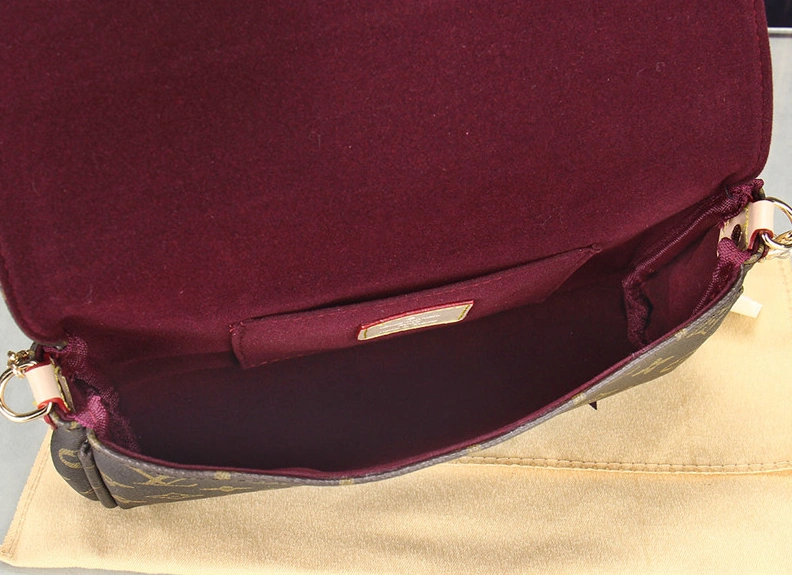 Sophisticated 9174 Louis Vuitton LV Messenger Bags