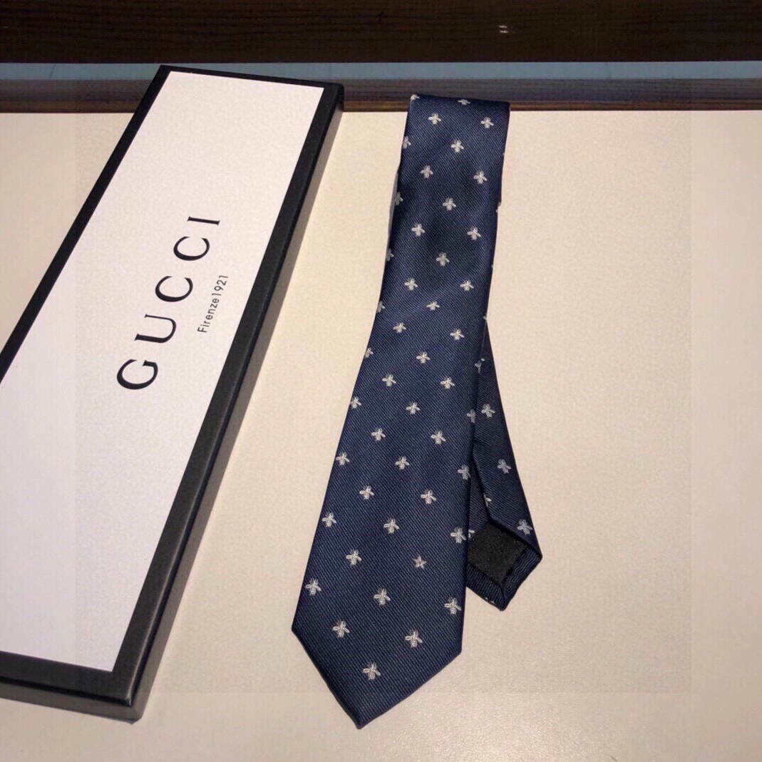 Sophisticated 921 Gucci Necktie For Men