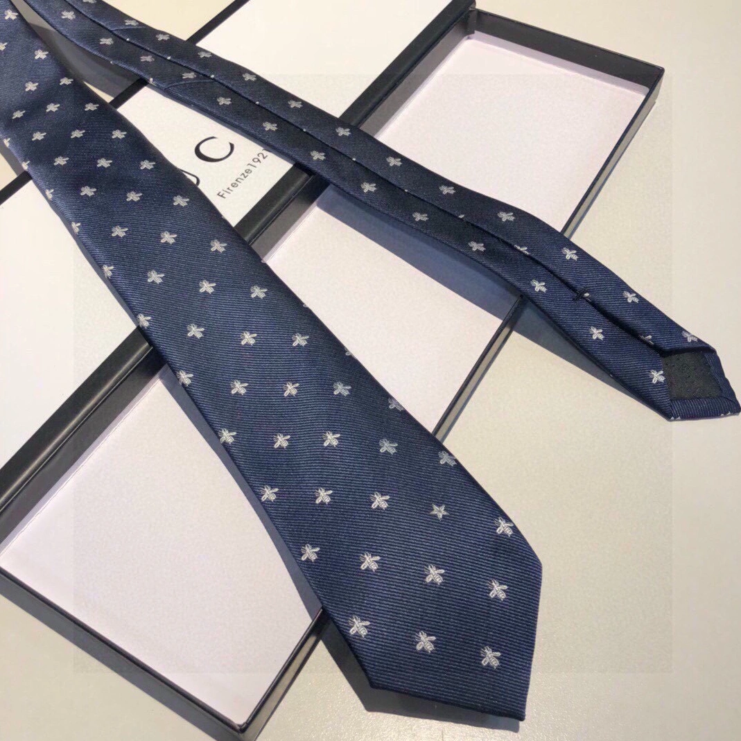 Sophisticated 921 Gucci Necktie For Men