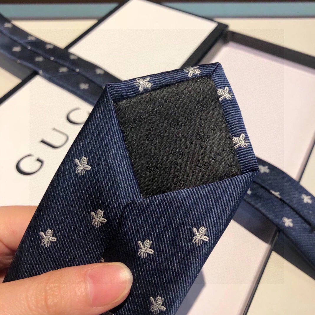 Sophisticated 921 Gucci Necktie For Men