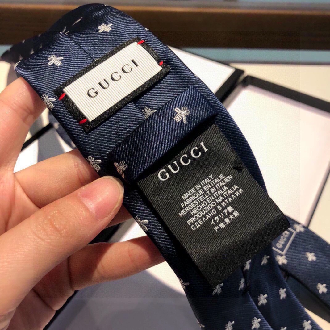 Sophisticated 921 Gucci Necktie For Men