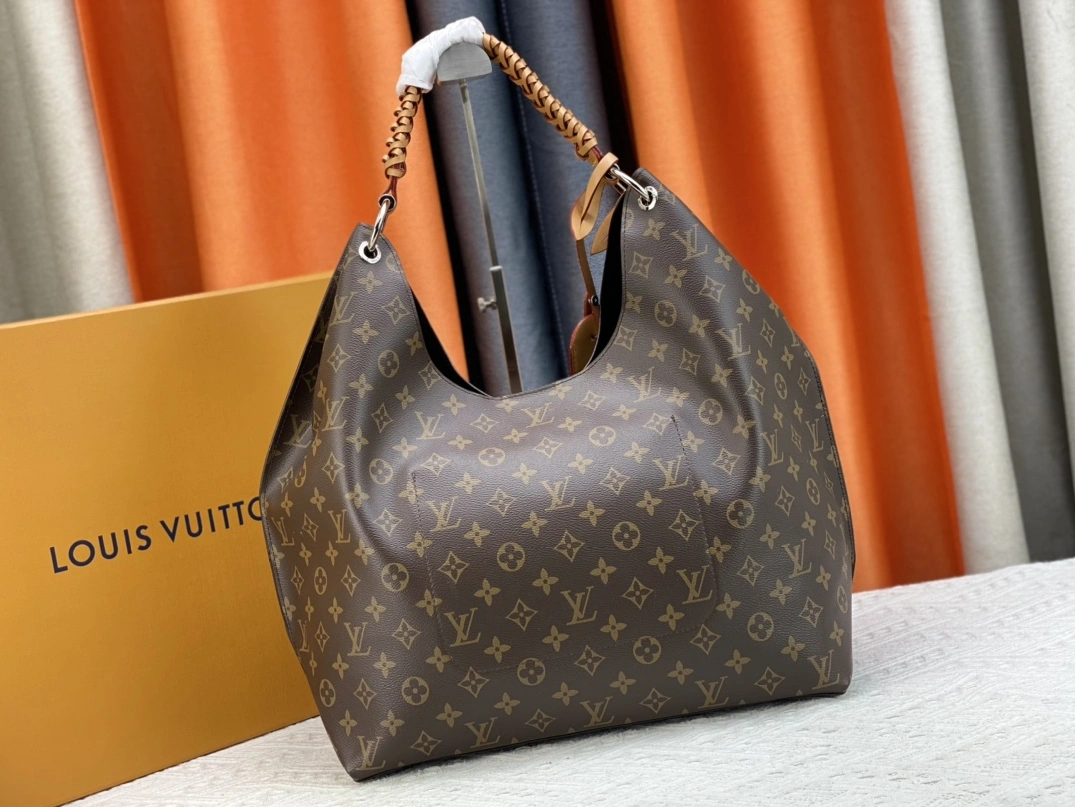 Sophisticated 9301 Louis Vuitton AAA Quality Handbags For Women