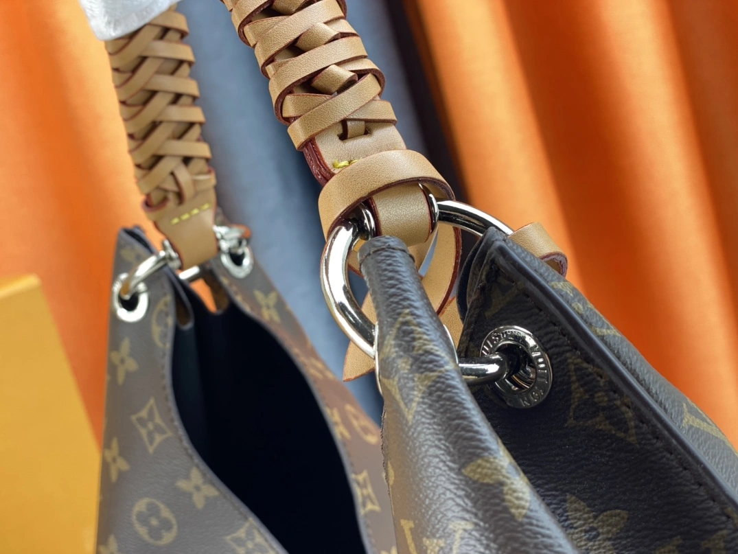 Sophisticated 9301 Louis Vuitton AAA Quality Handbags For Women