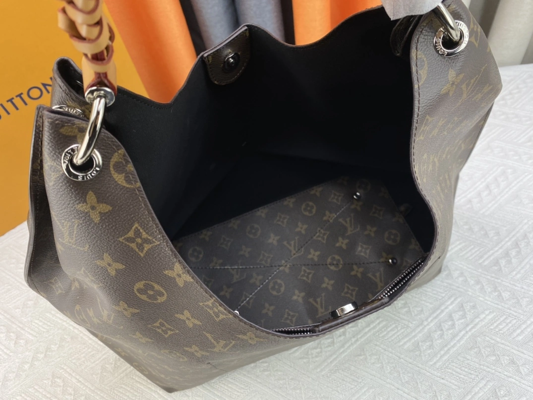 Sophisticated 9301 Louis Vuitton AAA Quality Handbags For Women
