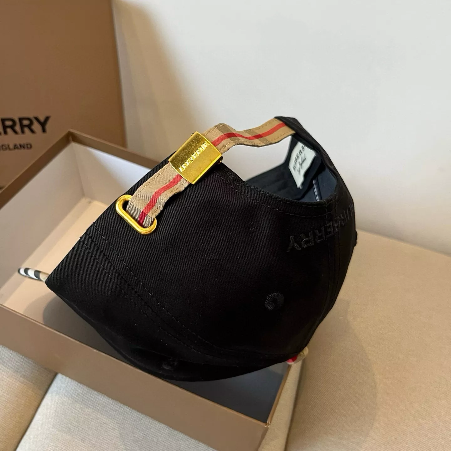 Sophisticated 9371 Burberry Caps