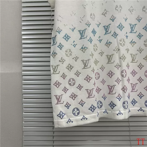 Sophisticated 9400 Louis Vuitton LV T-Shirts Short Sleeved For Men