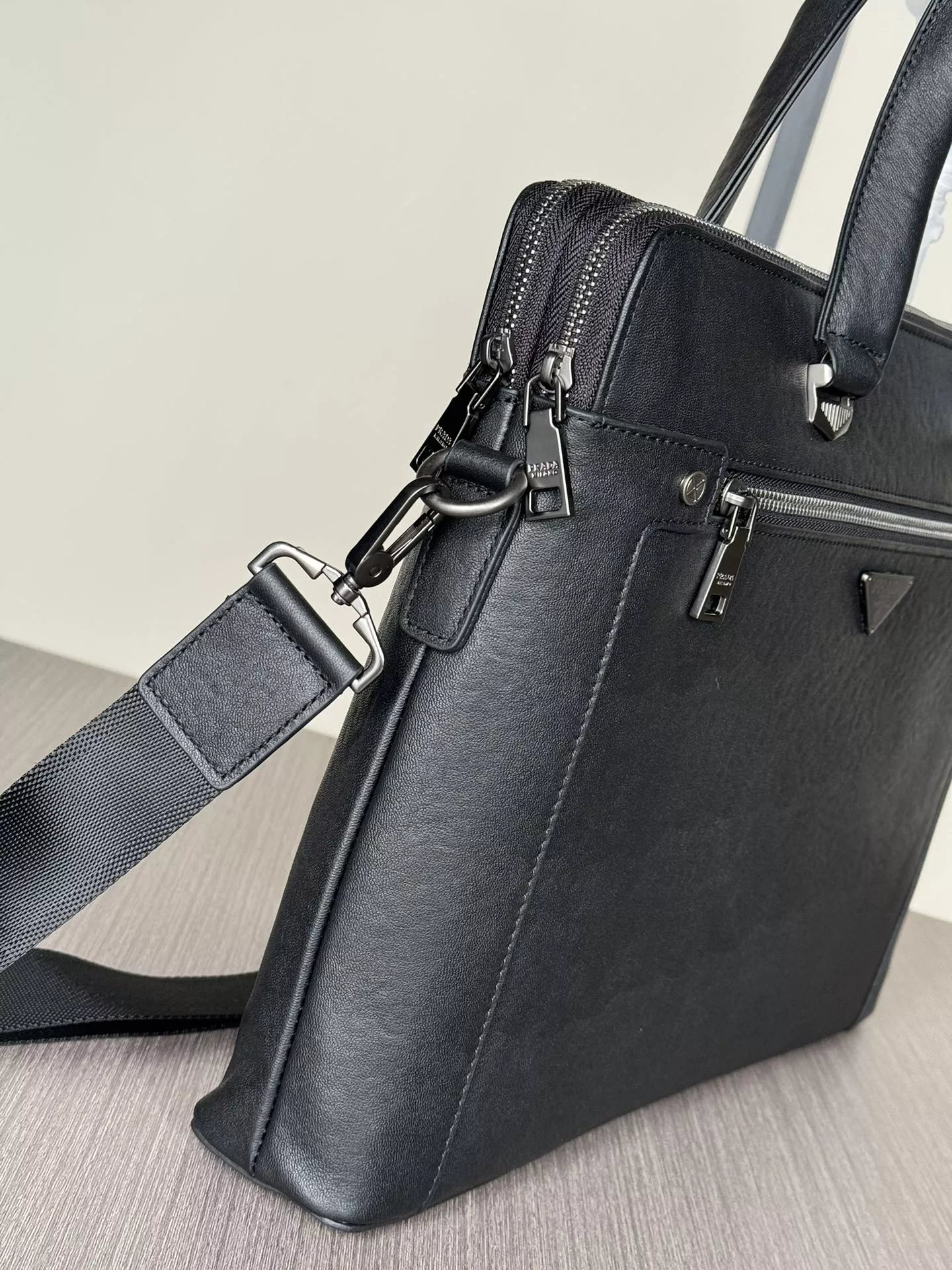 Sophisticated 9509 Prada AAA Man Handbags