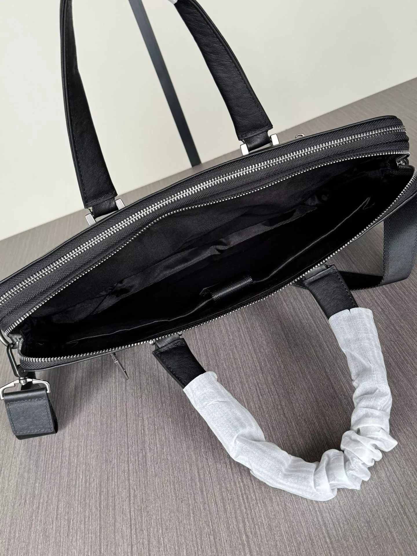 Sophisticated 9509 Prada AAA Man Handbags