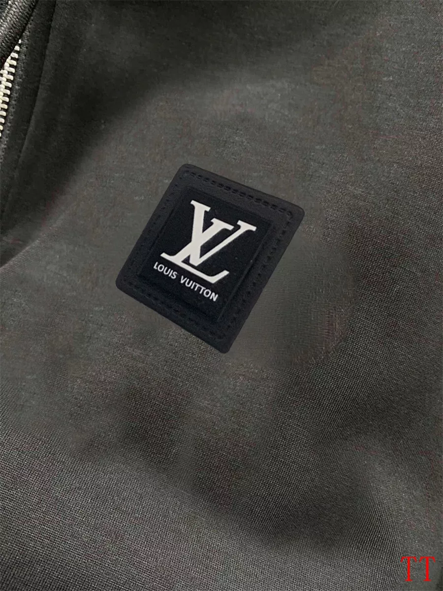 Sophisticated 9754 Louis Vuitton LV Tracksuits Long Sleeved For Men